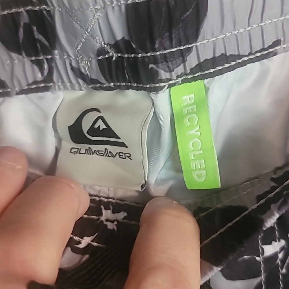 QUICKSILVER MEN'S SWIM COLLECTION FLORAL SWIM TRUNK:GRAY/BLACK FLORAL: NWT:L_3